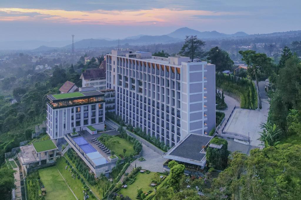 Hotel Aston Puncak - 2