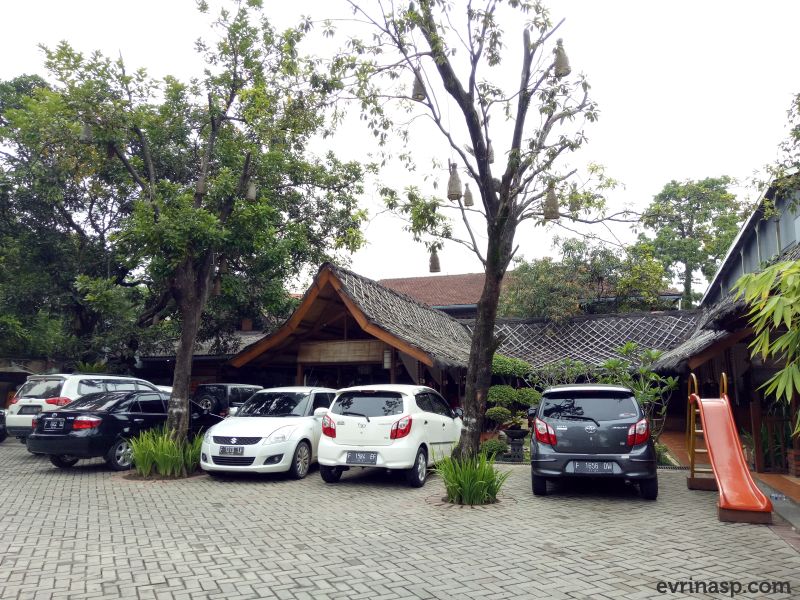 Saung Aki Resto Puncak - 1